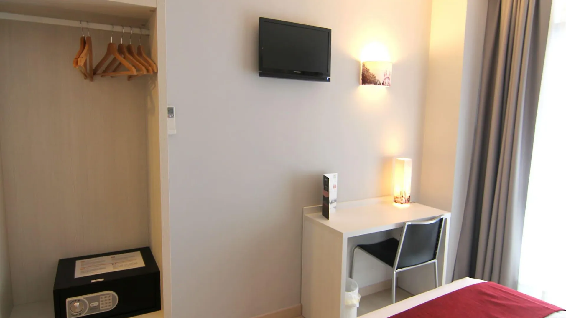 Hostal Aslyp 114 Barcellona Affittacamere