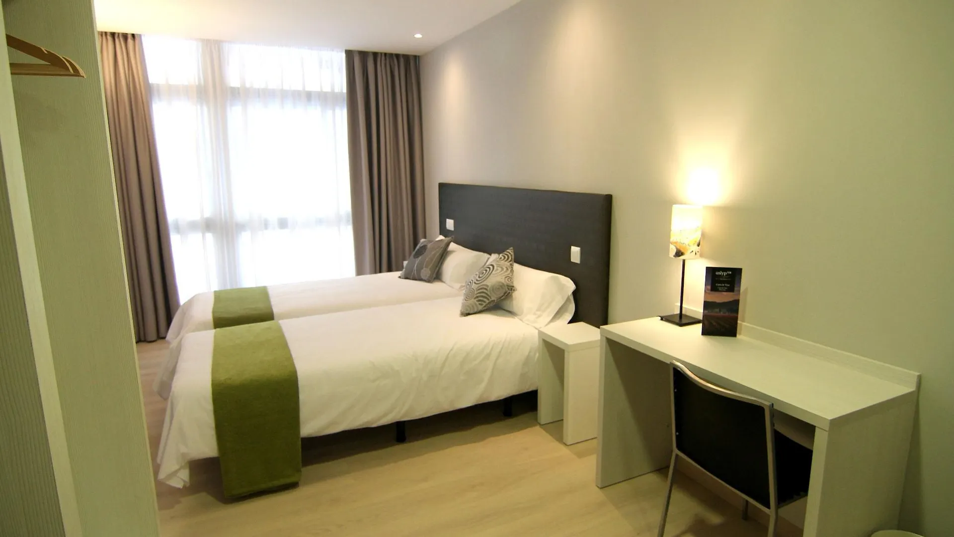 Hostal Aslyp 114 Barcellona Affittacamere