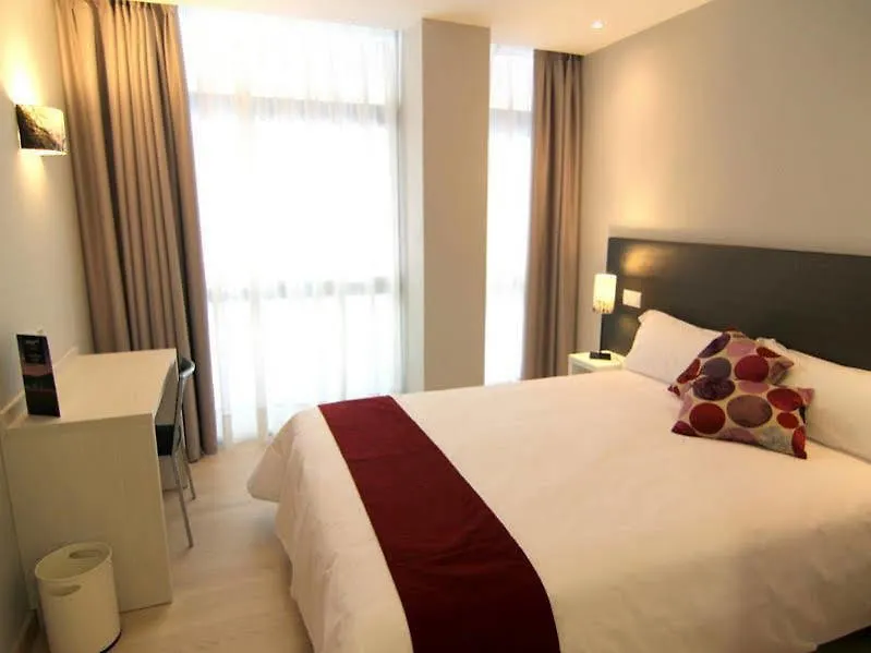 Hostal Aslyp 114 Barcellona Affittacamere