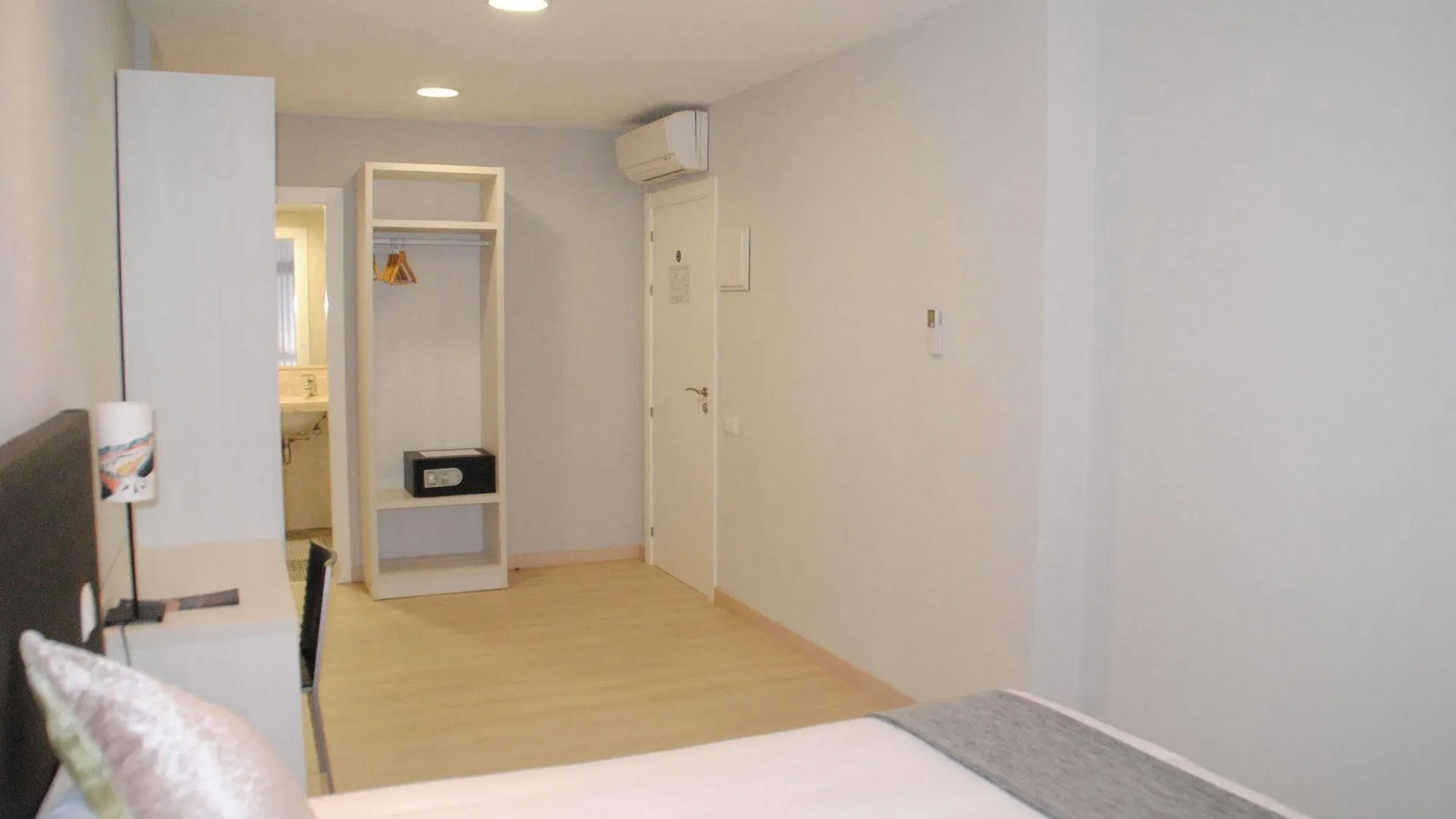 Hostal Aslyp 114 Barcellona Spagna