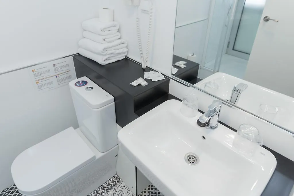 Hostal Aslyp 114 Barcelona 2*,  Spain